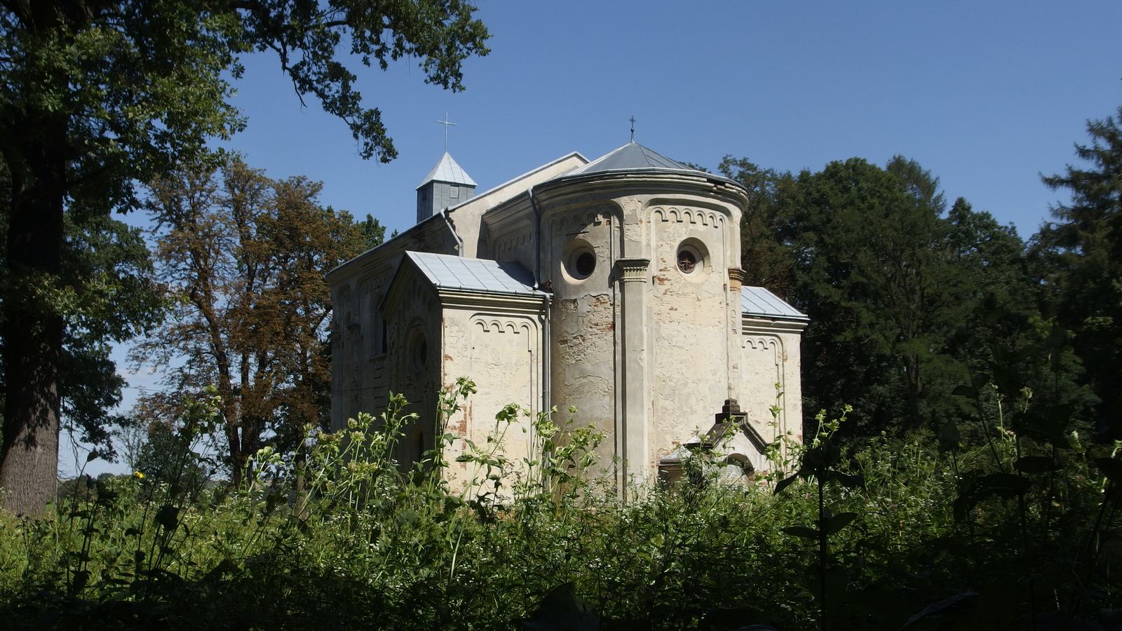 Kościół w Kosienicach, widok na tył budowli,        fot. Nikodem Bar